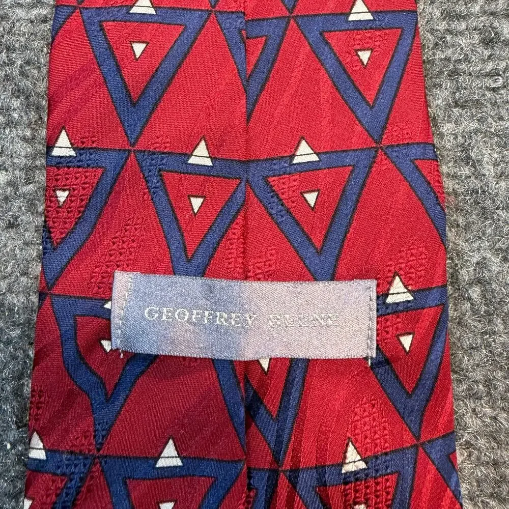 Geoffrey Beene Mens 100% All Silk Red Blue Triangle Geometric Neck Tie